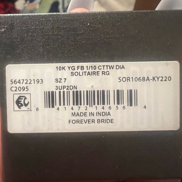 Engagement ring - Picture 4 of 4